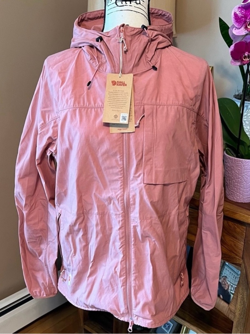 Fjallraven High Coast Wind Jacket - Dusty Rose. Large NWT